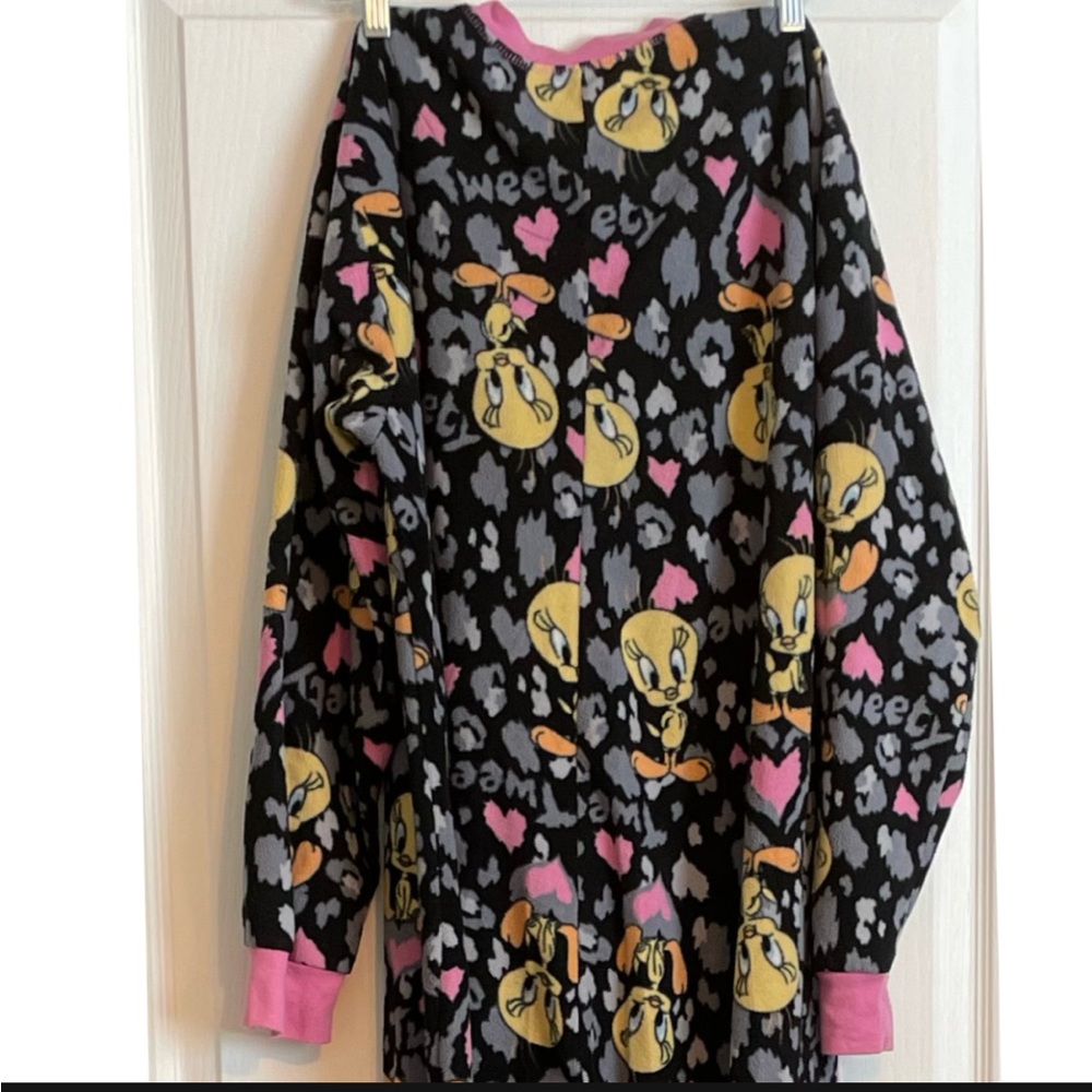 Looney Tunes Tweety Bird Feety Pajama. Size M. Fun Halloween costume!